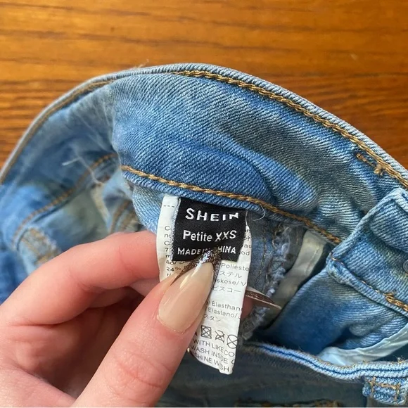 SHEIN Frayed Hem Blue Jean Shorts - Picture 6 of 10